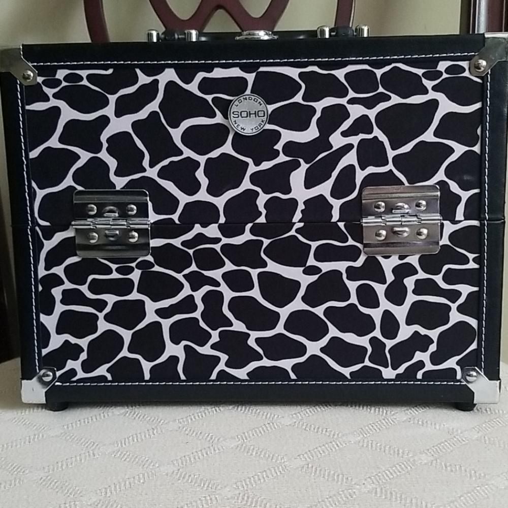 New without Tags. SOHO London/New York Makeup Case